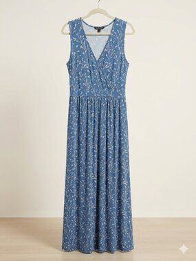 41 Hawthorn soft blue and white Floral Maxi Dress Medium